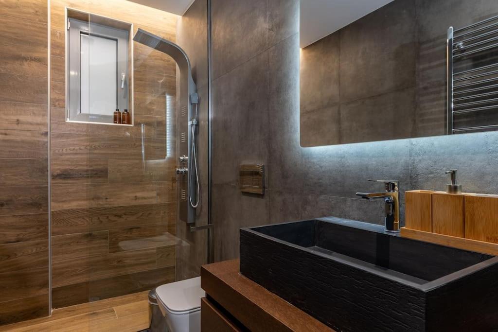 Stylish Abode Under Acropolis W/ Sunny Courtyard! Apartment เอเธนส์ ภายนอก รูปภาพ