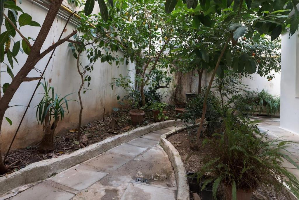 Stylish Abode Under Acropolis W/ Sunny Courtyard! Apartment เอเธนส์ ภายนอก รูปภาพ