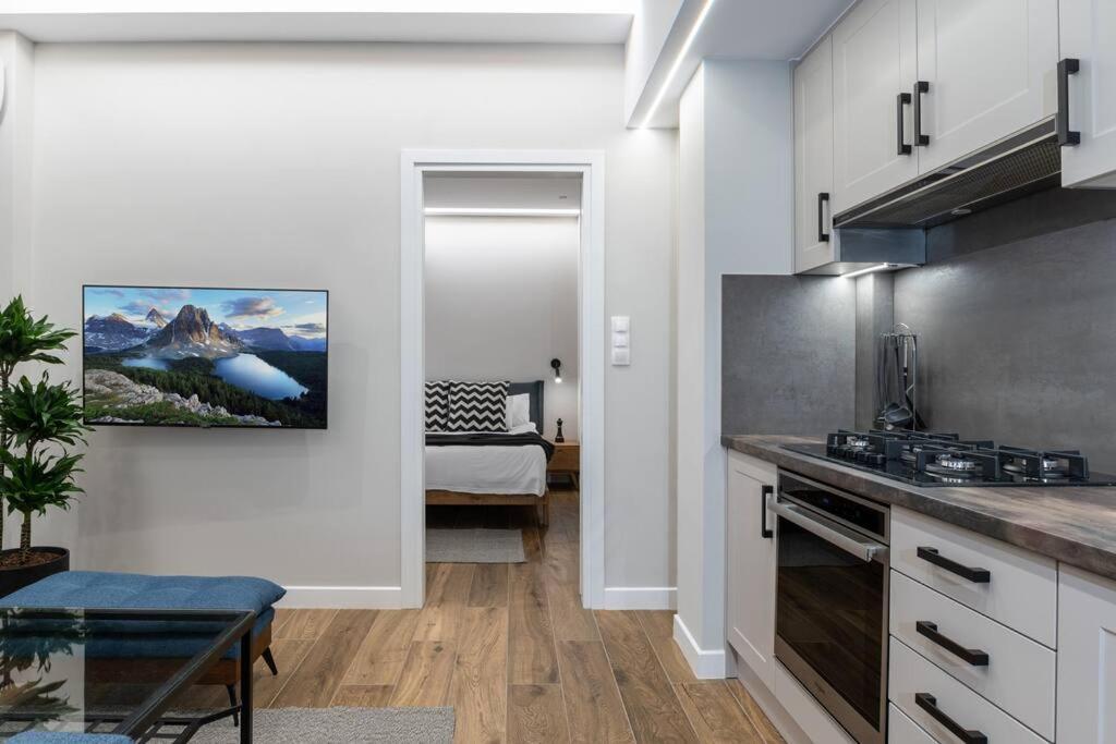 Stylish Abode Under Acropolis W/ Sunny Courtyard! Apartment เอเธนส์ ภายนอก รูปภาพ