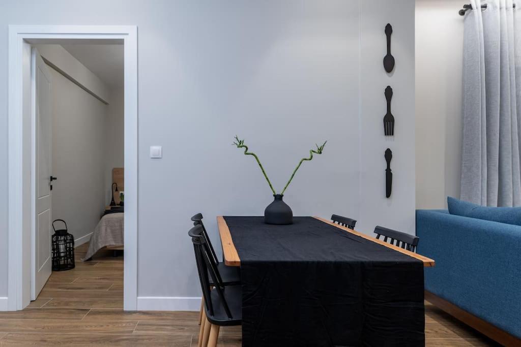 Stylish Abode Under Acropolis W/ Sunny Courtyard! Apartment เอเธนส์ ภายนอก รูปภาพ