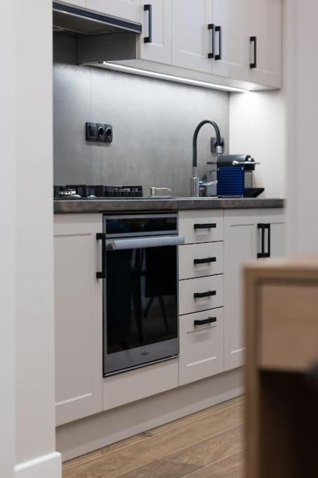 Stylish Abode Under Acropolis W/ Sunny Courtyard! Apartment เอเธนส์ ภายนอก รูปภาพ