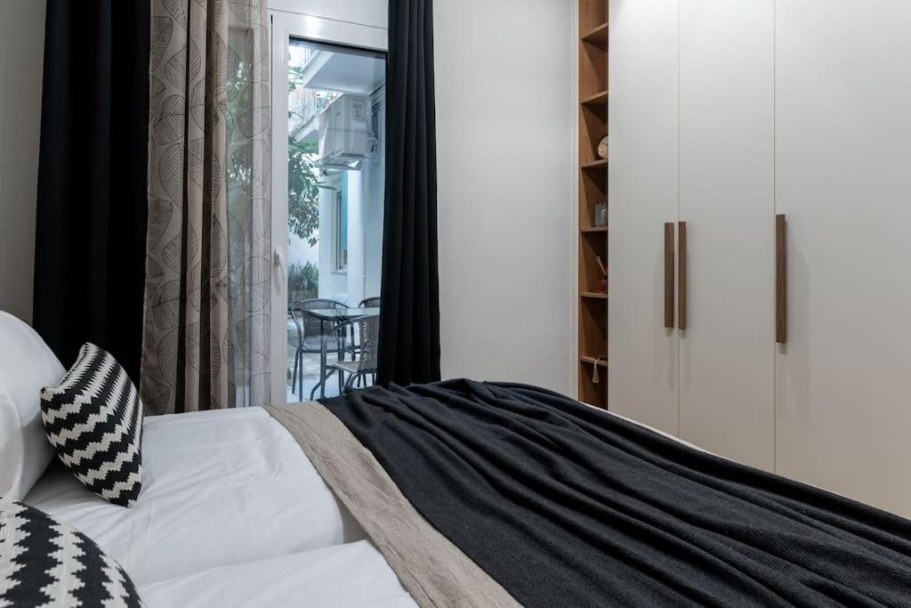 Stylish Abode Under Acropolis W/ Sunny Courtyard! Apartment เอเธนส์ ภายนอก รูปภาพ